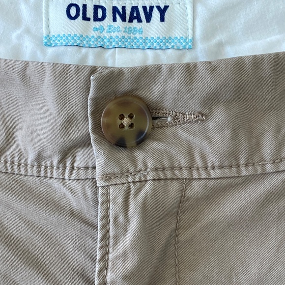 Old Navy Chino Flamingo Shorts Inseam 4" Size 12 - Picture 4 of 5